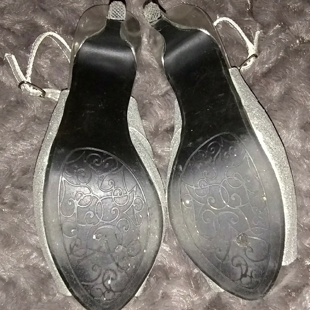 Heels - Picture 6 of 6